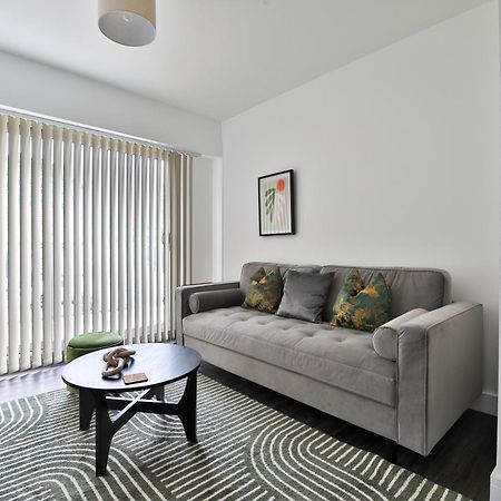 Amber Vista 2 Bedroom Apartments- Supermarket, Coffee Shop, Restaurants & Parking Below Cardiff Exterior photo