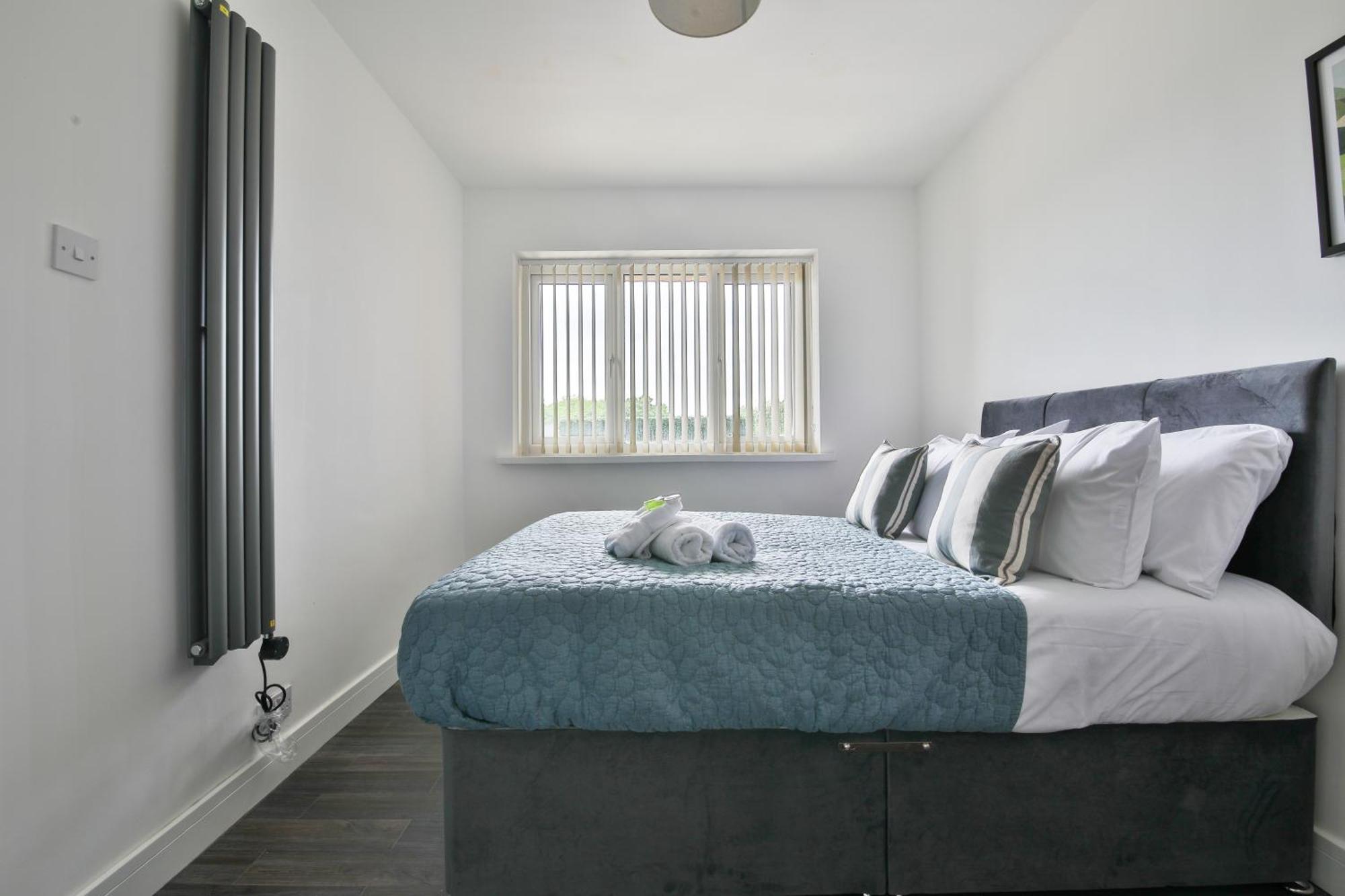 Amber Vista 2 Bedroom Apartments- Supermarket, Coffee Shop, Restaurants & Parking Below Cardiff Exterior photo